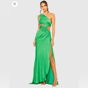 MAC DUGGAL
Green Cut Out One Shoulder Satin Gown size 6 NWT